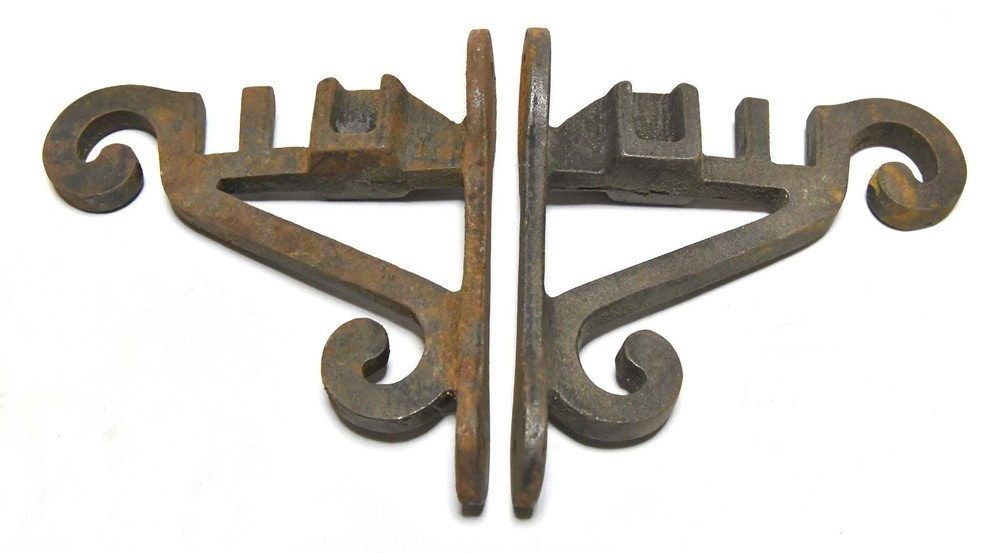 VINTAGE UNIQUE CAST IRON WALL MOUNT SHELF BRACKET BRACES
