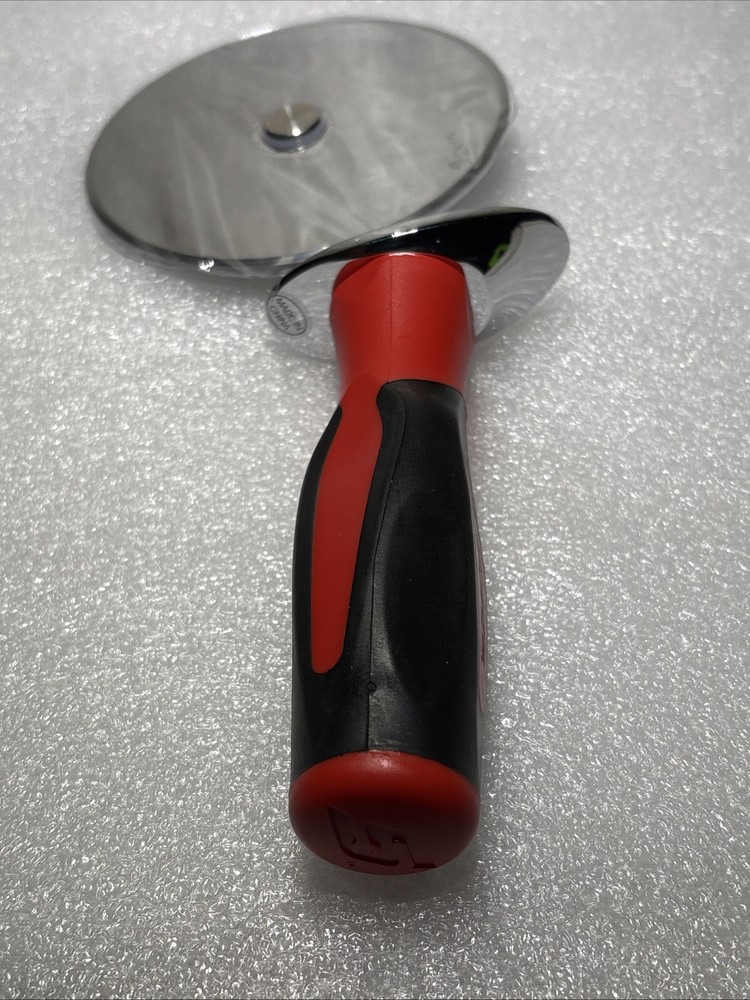 New Snap-on Tools Instinct Handle Inspired Pizza Cutter