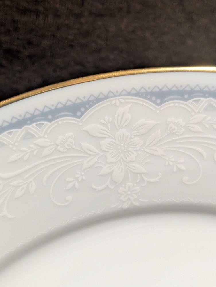 Noritake Christine - 5 Piece Dinner Set - Excellent Condition