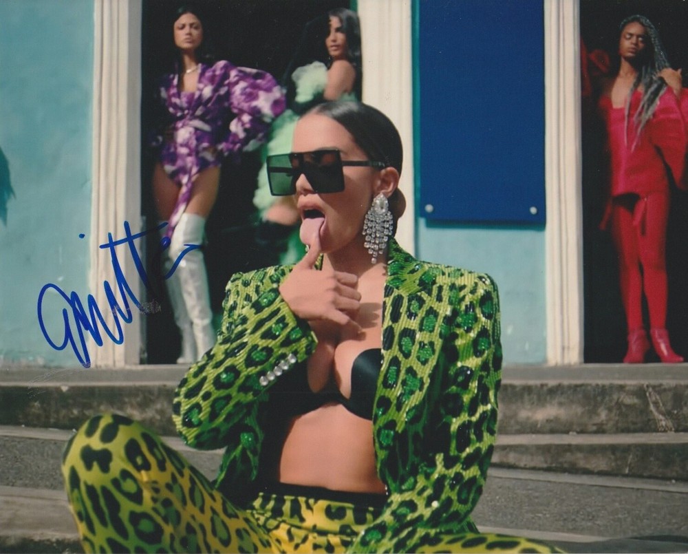 Anitta signed 8x10 photo