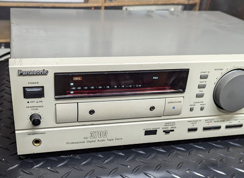 Panasonic SV-3700 professional digital audio tape deck
