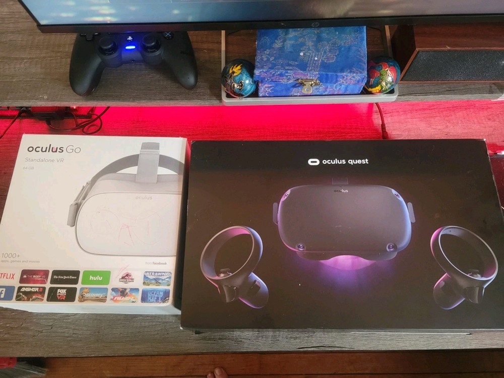 Meta Oculus Quest 64GB VR Headset - Black READ DESCRIPTION