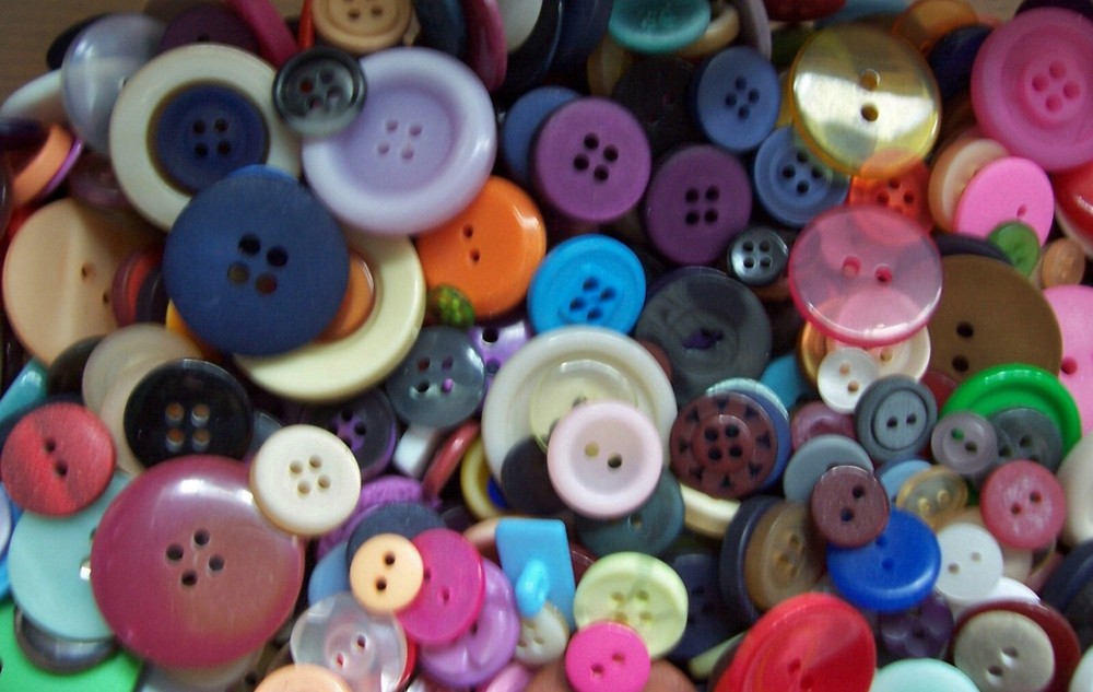 200 New Buttons Assorted Mixed Color and Sizes