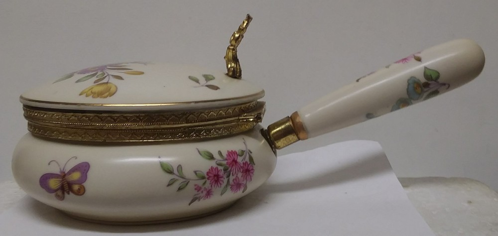 LEFTON CERAMIC DECORATIVE SAUCEPAN WITH HANDLE AND HINGED LID