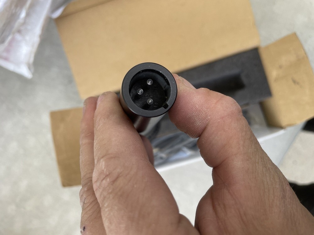 Amicv-2R Dynamic Microphone And Cord NEW OPENED KARAOKE?