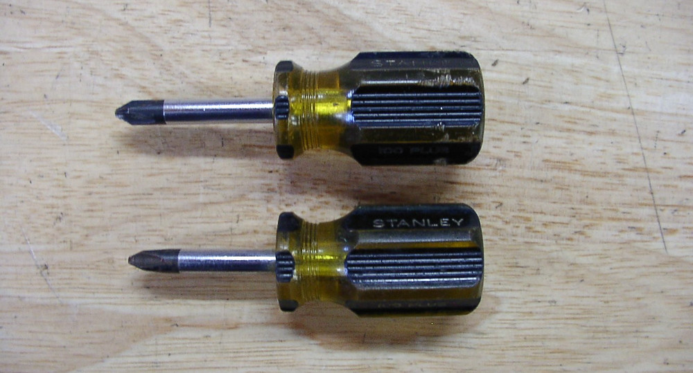 2 Vntg Stanley 100 Plus Plastic Handle Screwdrivers,Stubby,Phillips Tip 64-105