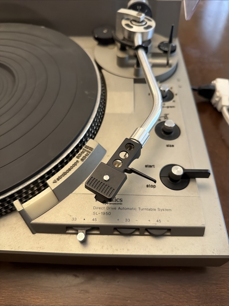 Technics SL-1950 Automatic Direct Drive Turntable Record Player Powers On