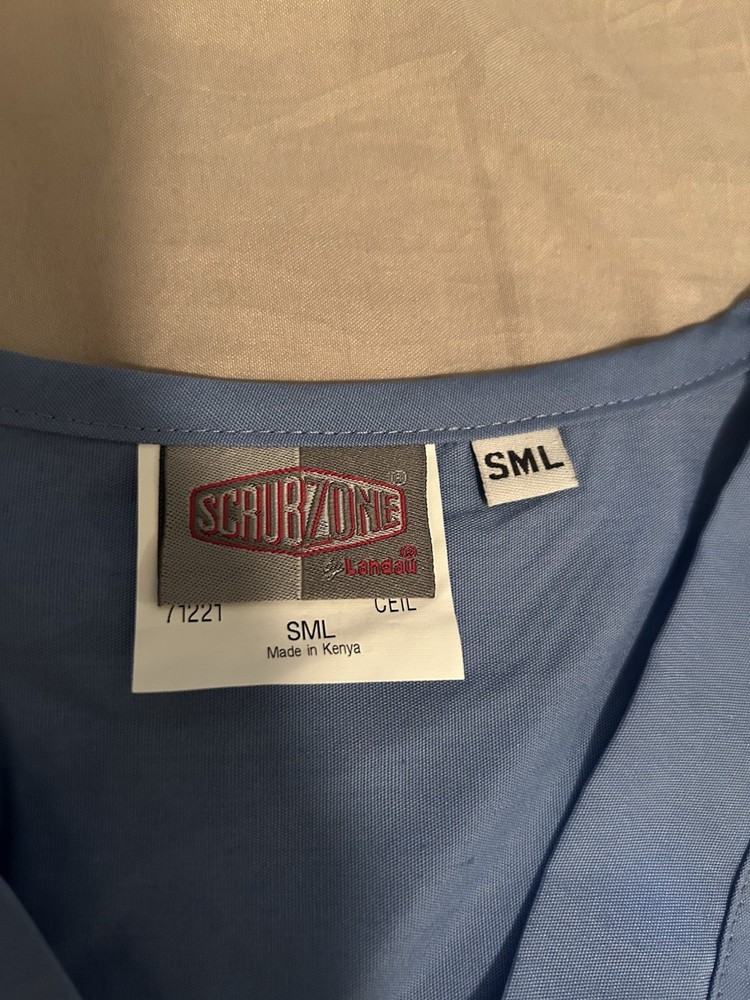 Unisex NWT ScrubZone Solid Light Blue Scrub Top Size Small