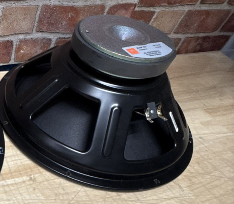 single speaker Jbl M115-8A 8 OHMS