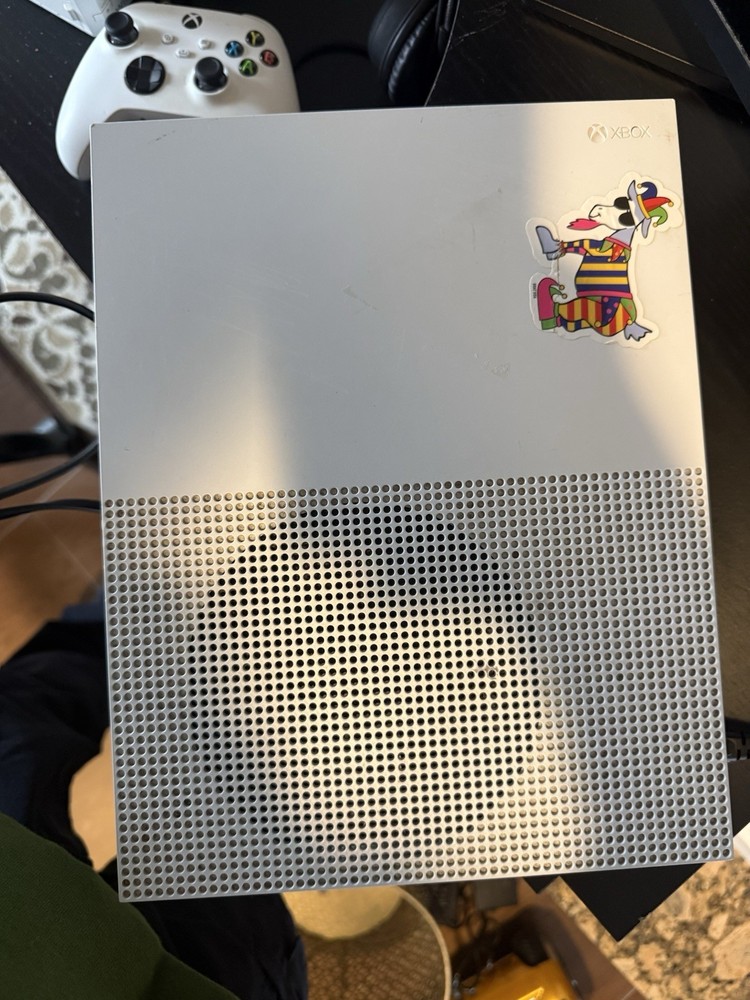 Xbox Console , Nintendo Wii Console, Balance Board, AV Cables Bundle