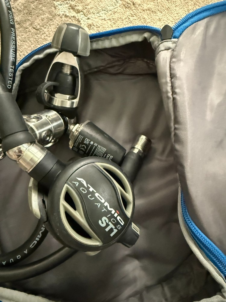 Atomic  ST1 Regulator, Suunto Pod transmitter, EON Core dive computer bundle