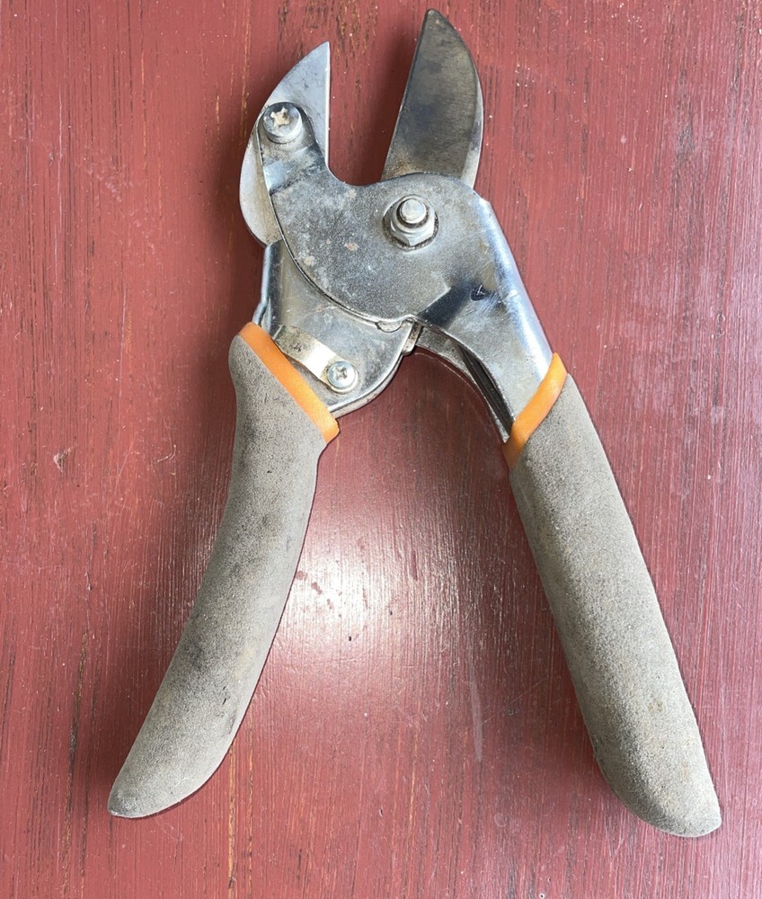 Fiskars Anvil Style Pruners Freshly Sharpened&cleaned. Slight Damag Foam Handle
