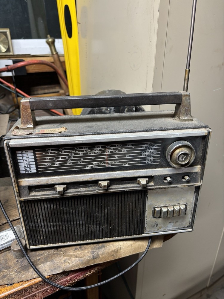 Haunted Sears Solid State Radio READ!