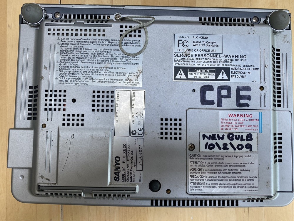 Sanyo PLC-XE20 LCD Projector With Remote