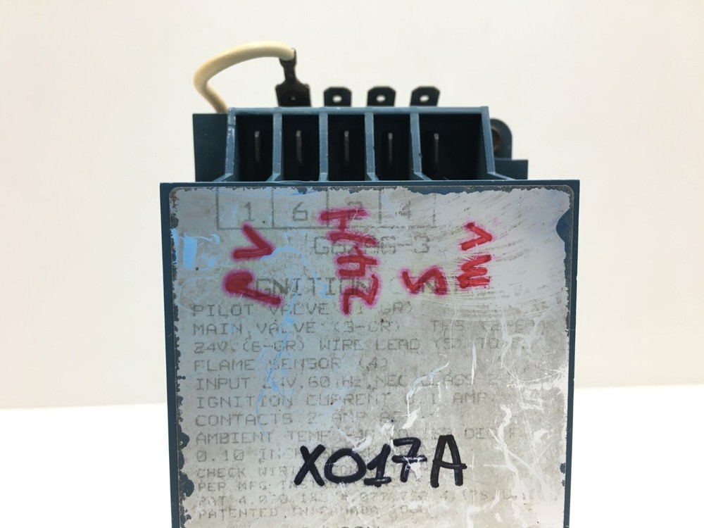 Johnson Controls G67AG-3 Ignition Control Module 24V weathered label used #X017A