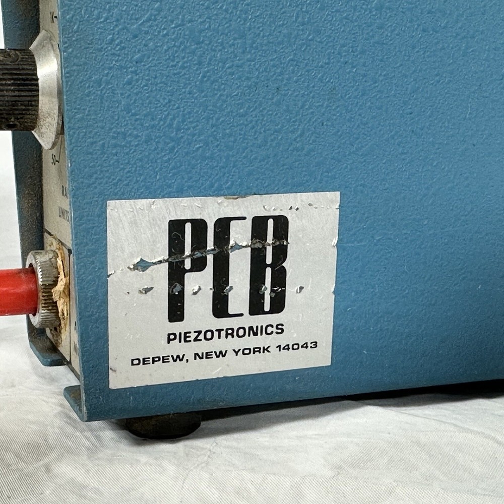 PCB Piezotronics Shear 462A Accelerometer Charge Amplifier