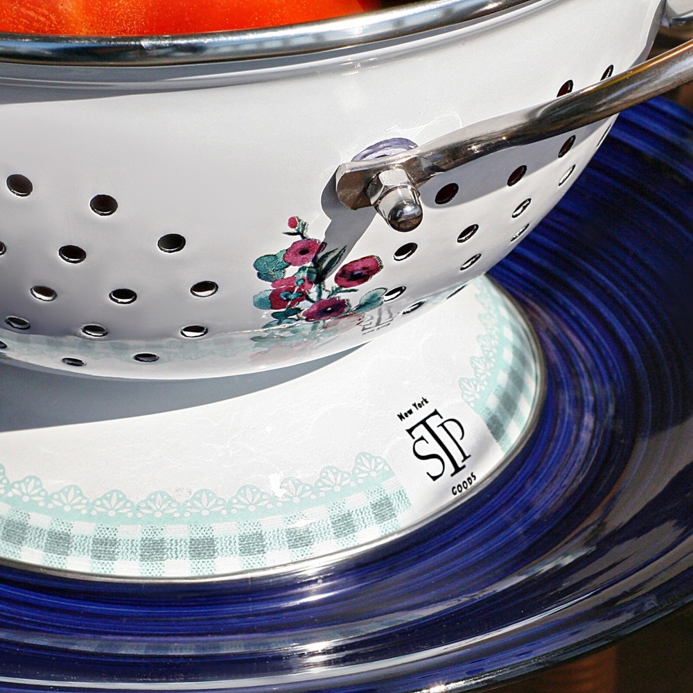ROOSTER Enameled Colander, Enamelware Draining Strainer Pasta Fruit 2.6 qt