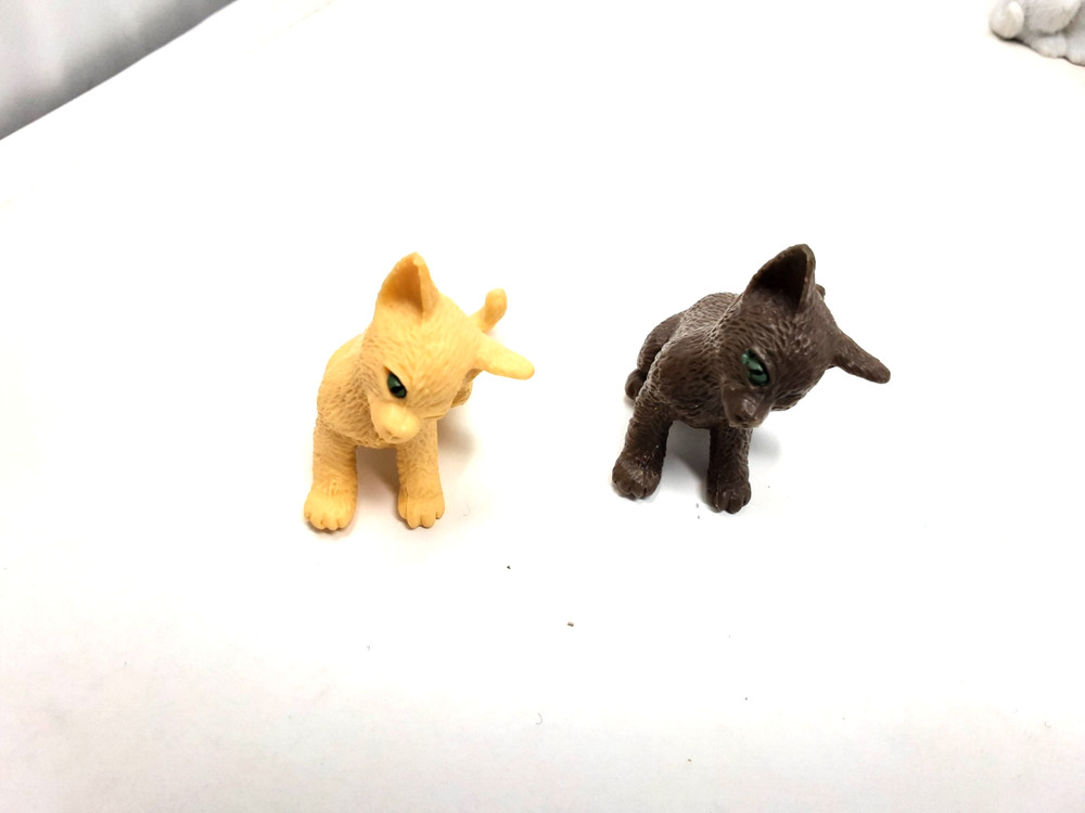 19 MEG Kitty in my Pocket Plastic Figures