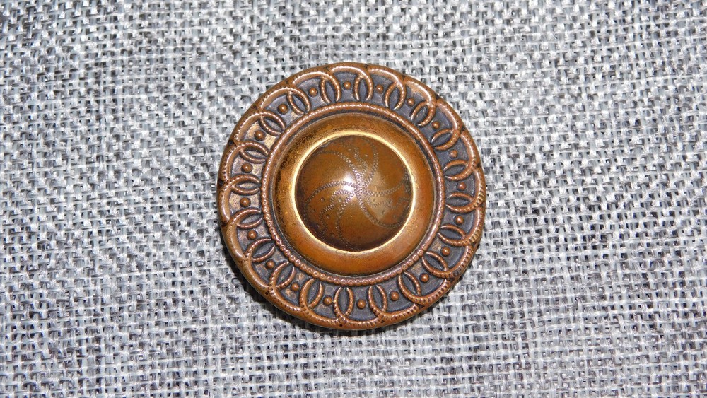 Antique Vtg Button Aprx: 1-1/2" #621-D
