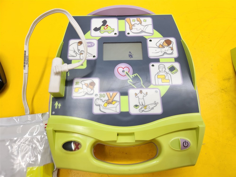 ⭐️⭐️⭐️⭐️⭐️ **UNTESTED** Zoll AED Plus Defibrillator First Responder