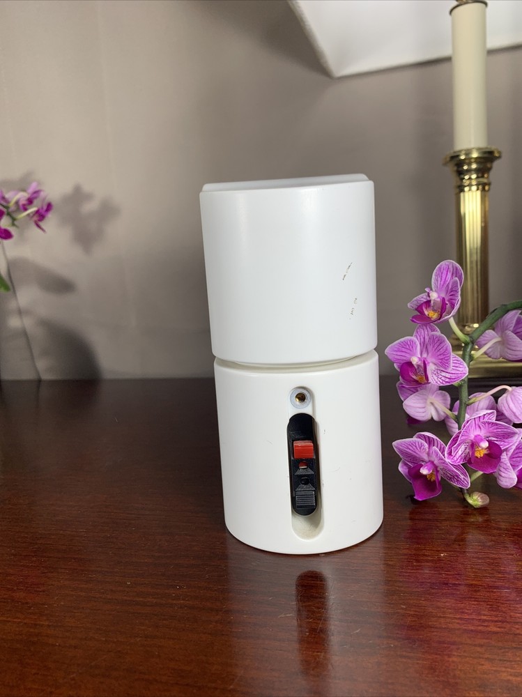 One Bose Lifestyle Acoustimass Double Cube Speaker