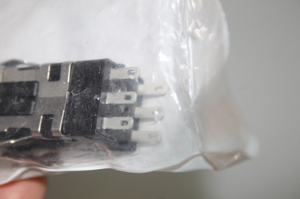 3XKey Switch, Double Pole Double Throw (DPDT)(C5877-R13)