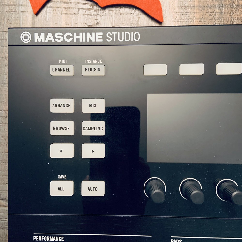 Native Instruments Maschine Studio Production & Performance MIDI Controller