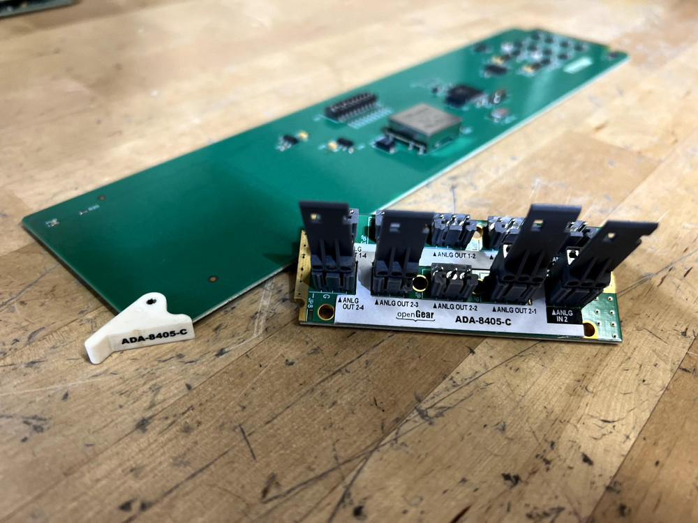 Ross ADA-8405-C Analog Audio and Timecode DA with Remote Gain CG01C4K