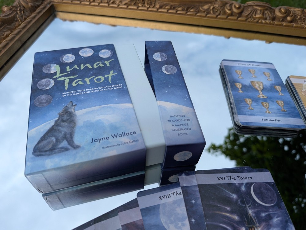 LUNAR TAROT CARDS ( 78 deck ) Art: Julia Cellini