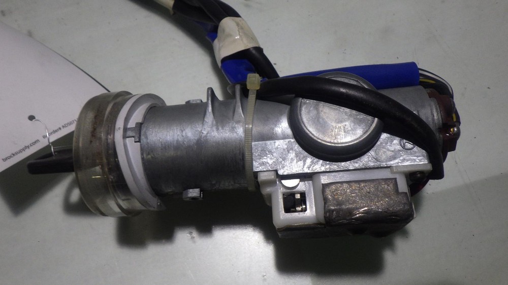 05 SUBARU FORESTER Ignition W/Key