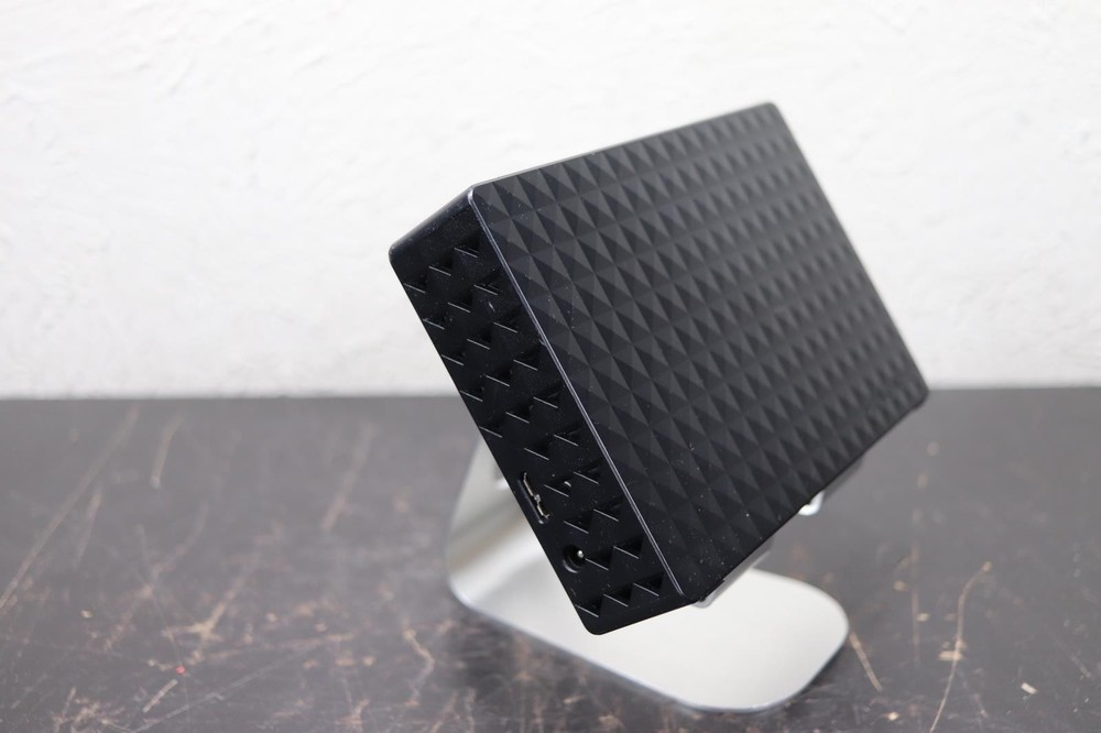 Seagate Expansion Desktop External Hard Drive 3TB Model: SRD00F2 USB & Adapter