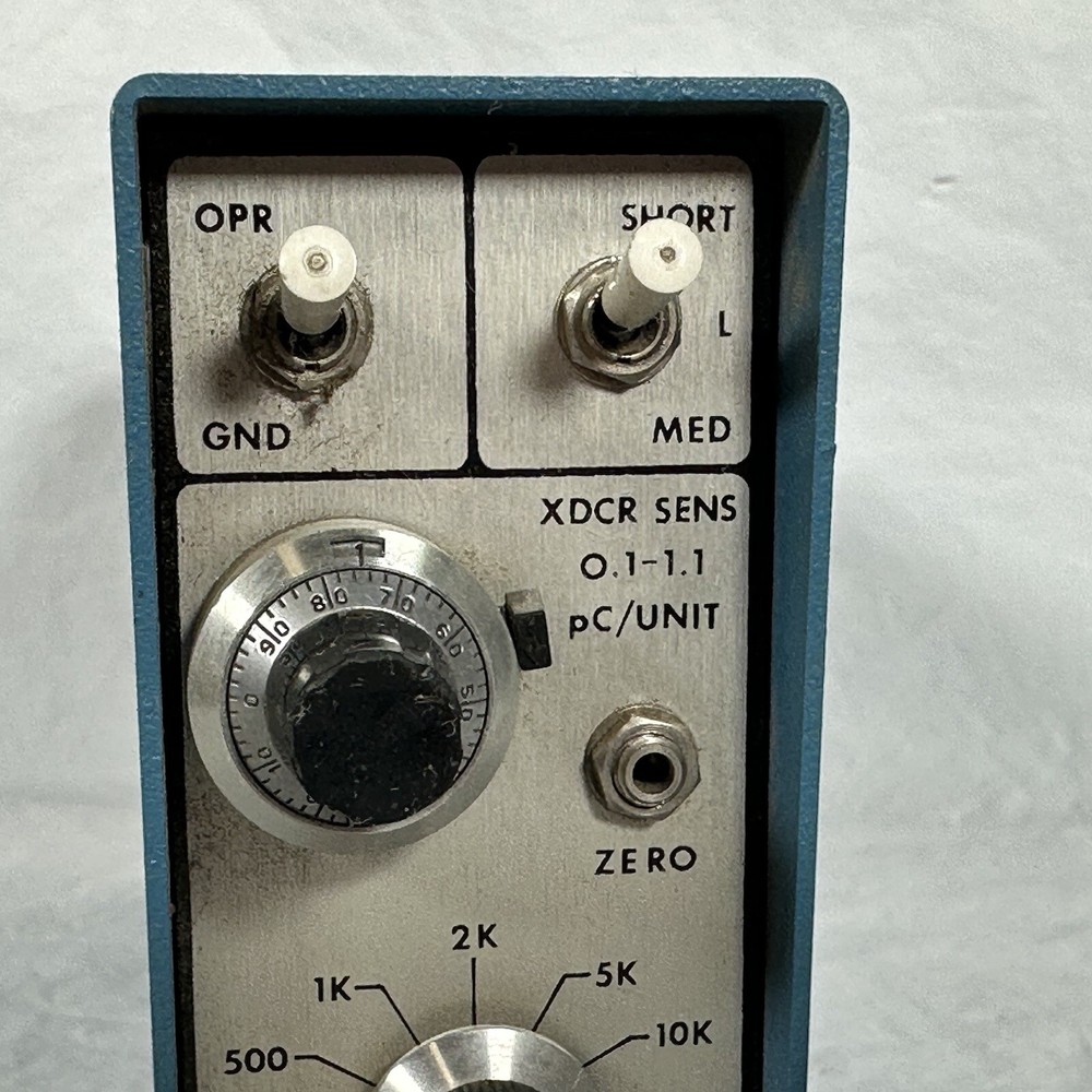 PCB Piezotronics Shear 462A Accelerometer Charge Amplifier