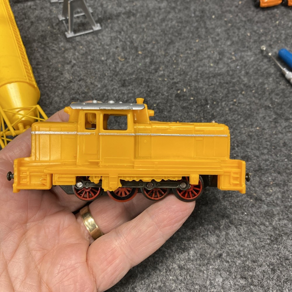 New Ray Construction Set With Train