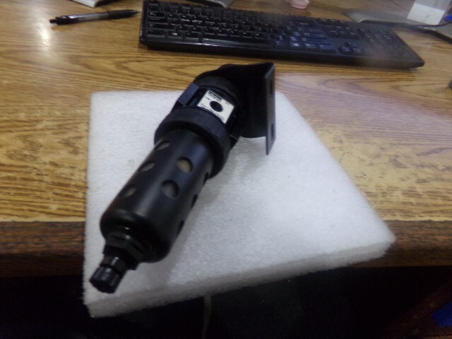 Parker Model: 05E02B18AA Filter / Regulator.