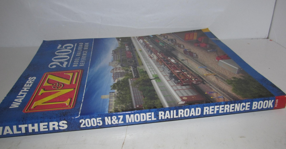 Walthers 2005 N and Z Scale Catalog, Model Railroad Reference Book