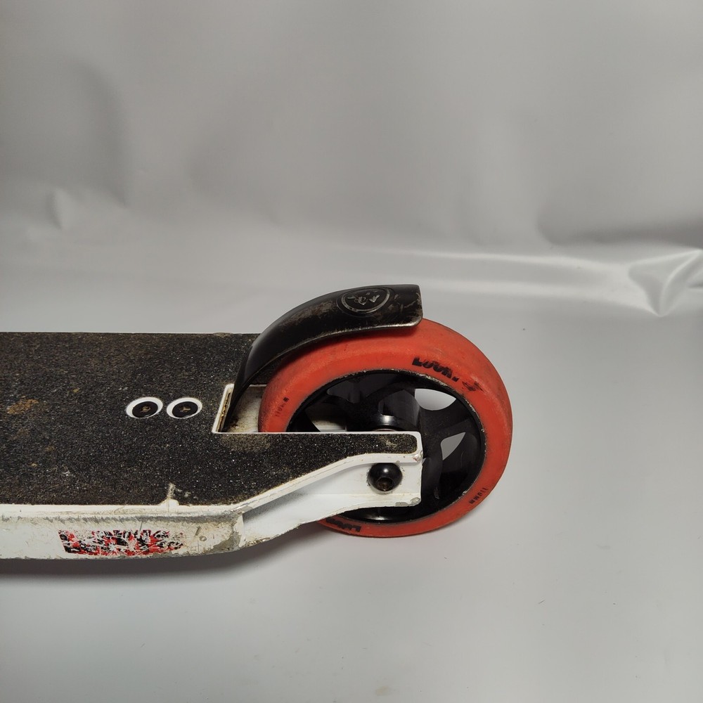 LUCKY CREW Scooter 2018 WHITE & RED - Good Condition!