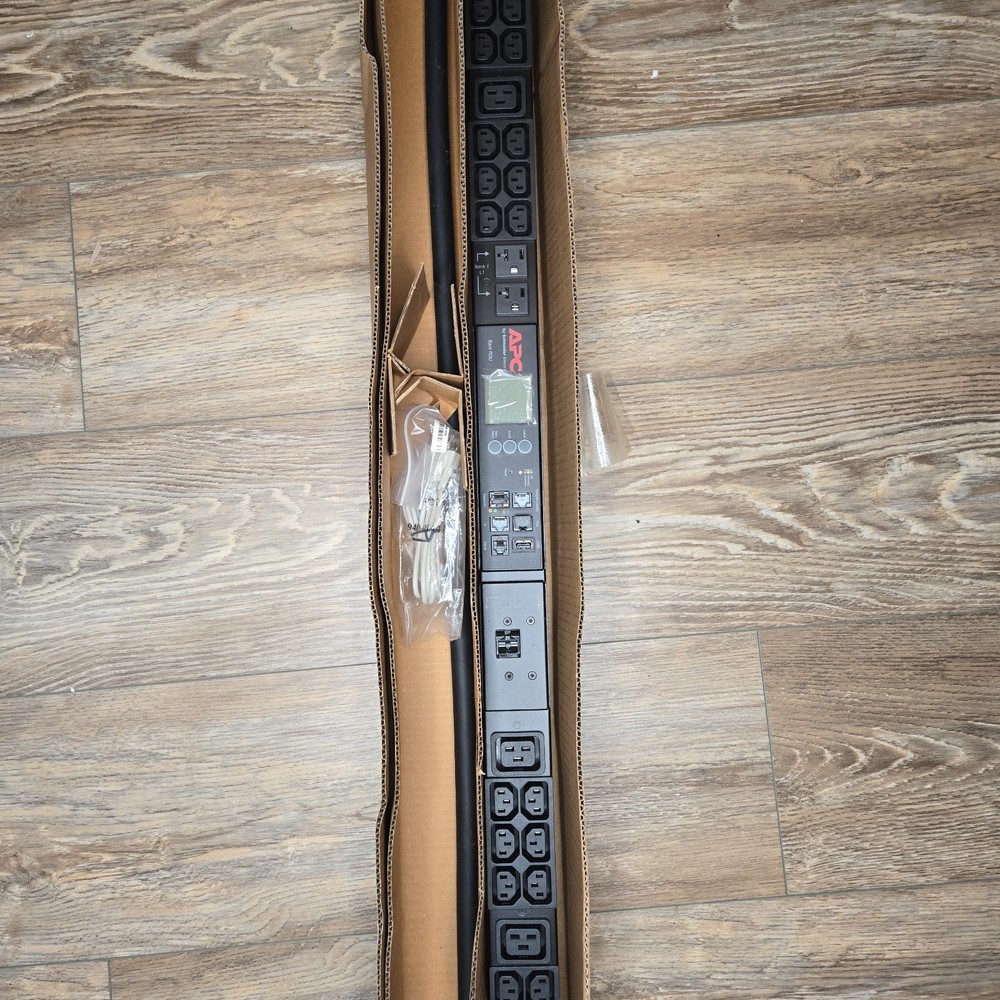 APC Metered Rack AP8865 PDU Power Distribution Unit-New