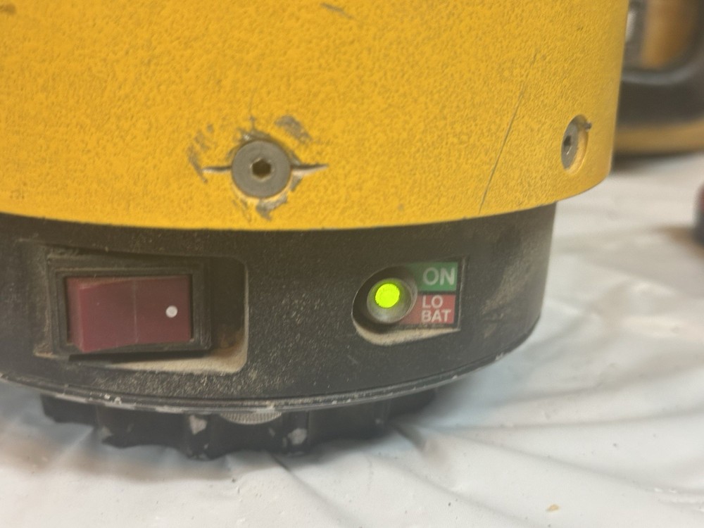 AGL EAGL-2 EAGL2 Rotary Electronic Laser Level w/ Case - Powers On But Untested
