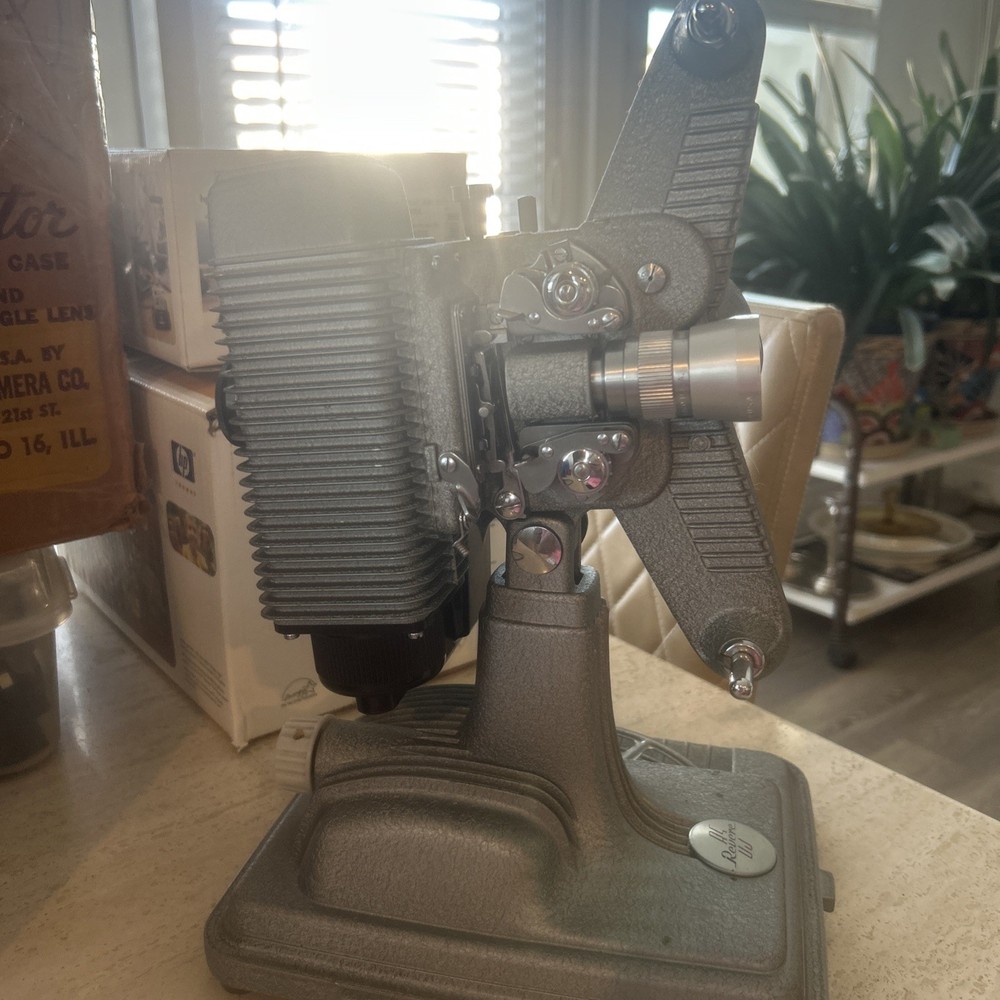 Revere Model 85 8mm projector with Case & Cable (Motor Tested) Read description
