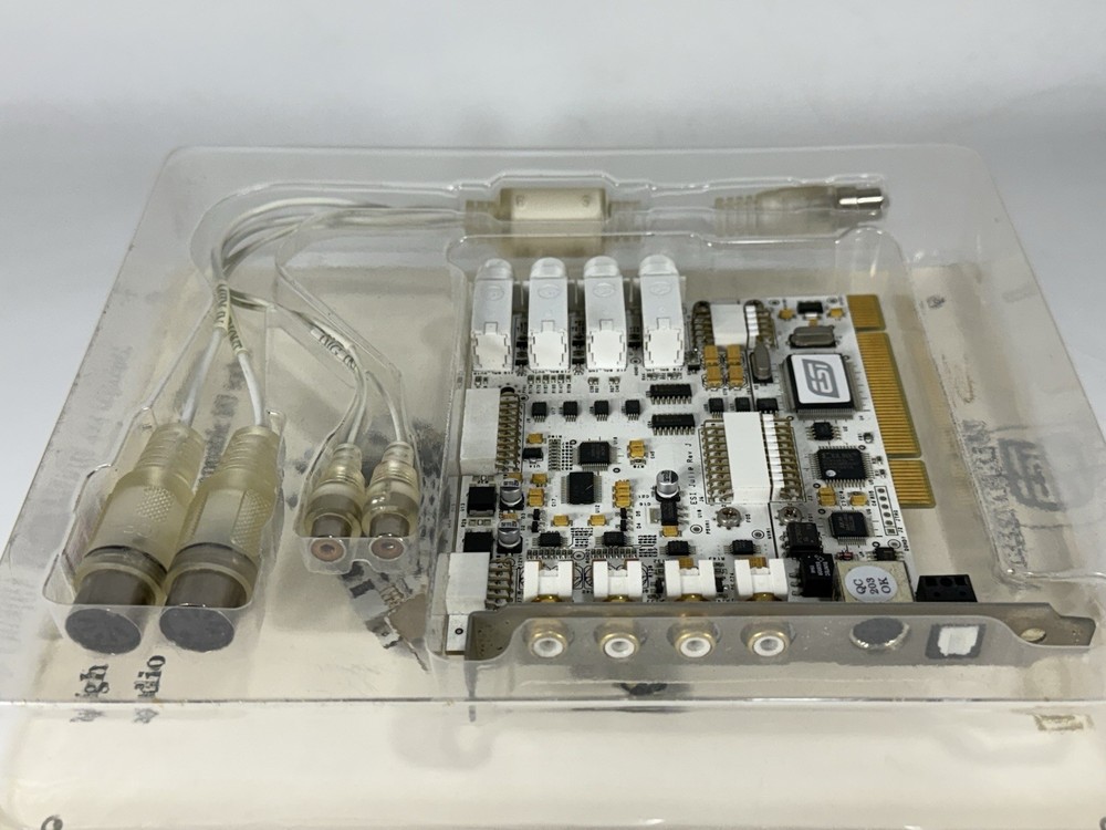 ESI Juli@ 24-bit 192kHz 4x4 Reference Audio Interface with Swappable I/O Socket