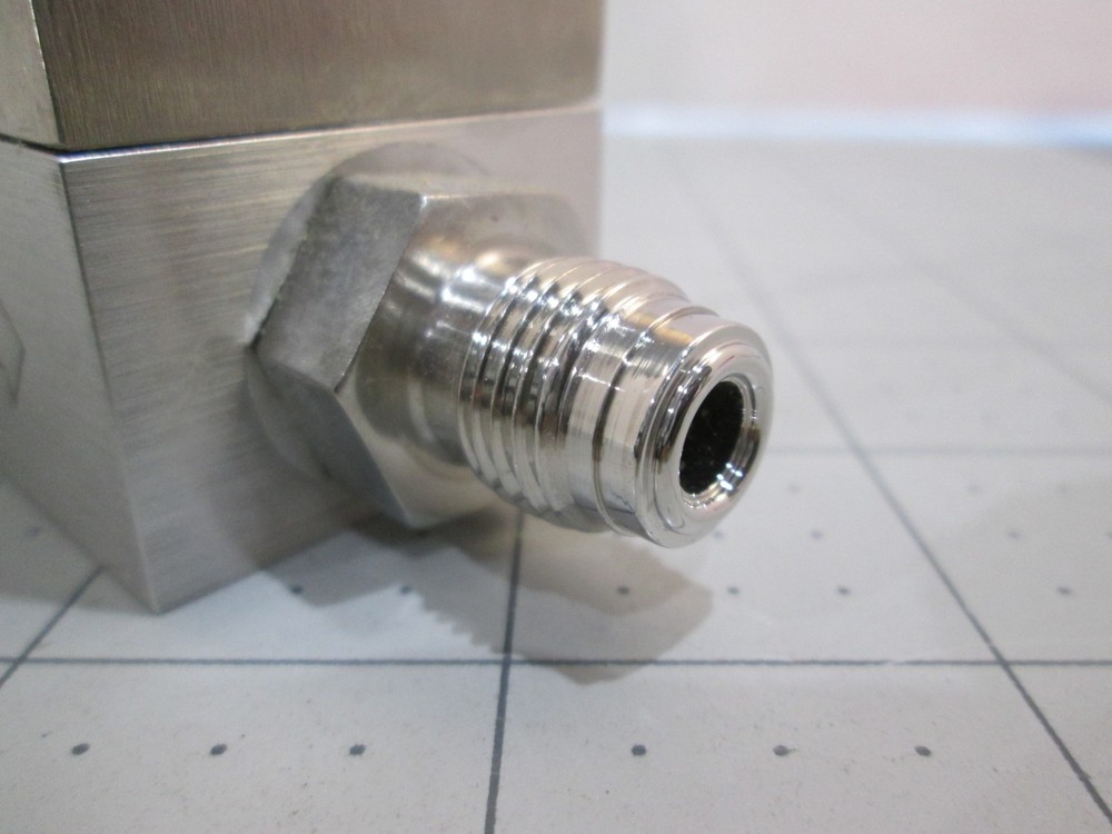 Unit, UFC-1100, CF4, 1 SLM, Mass Flow Controller, Used