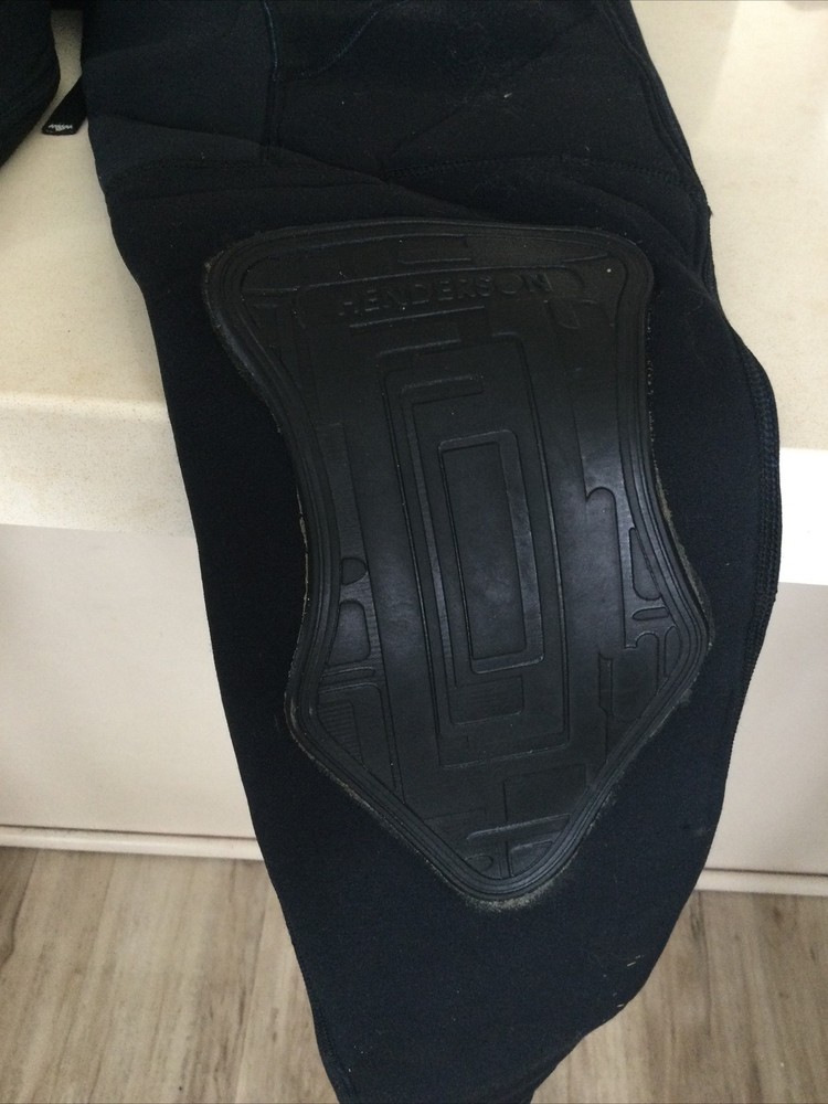 Henderson Wet Suit. 32mm Thickness. Black