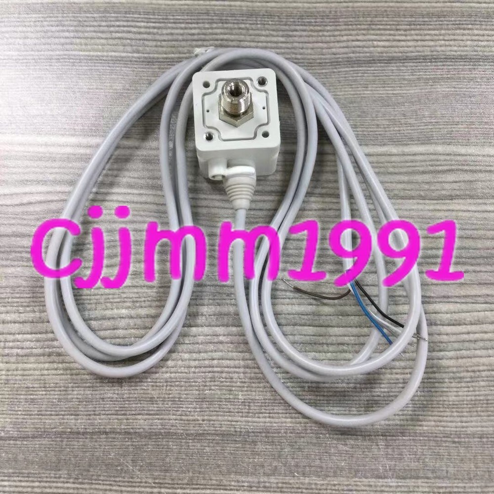 1PCS ZSE40-01-62L Pressure Switch