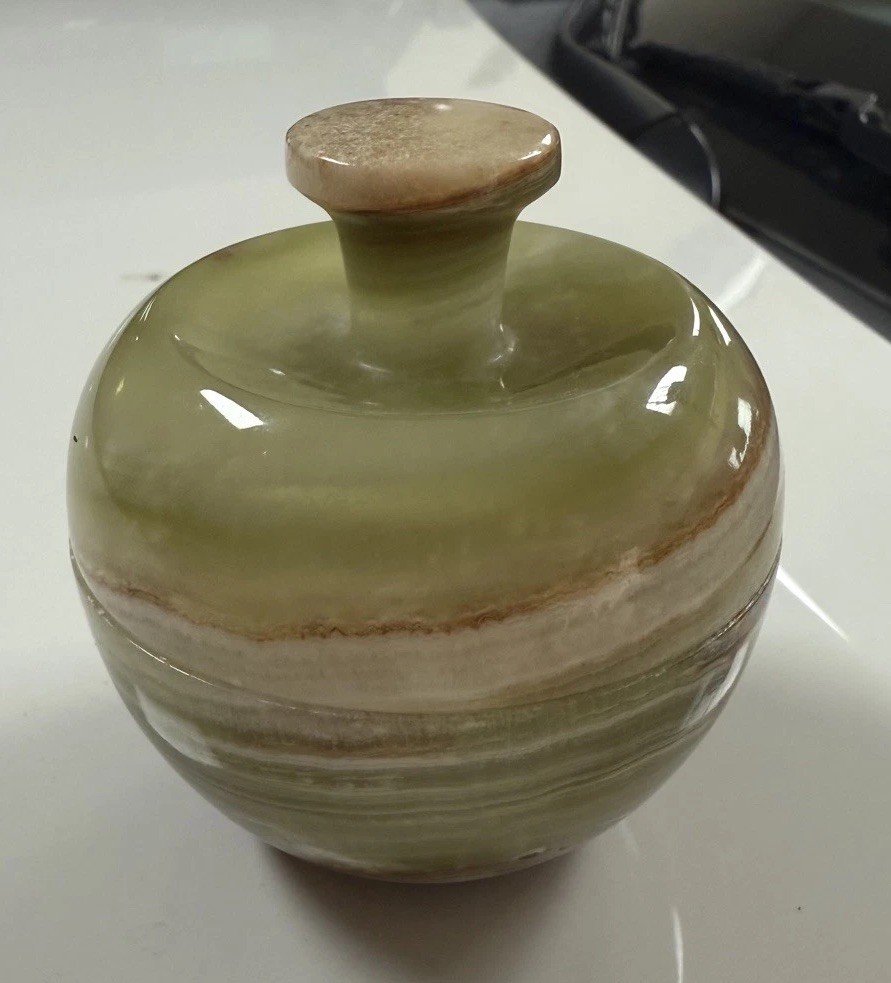 Onyx Apple Jar 4” – Hand-Carved Stone Decorative Container