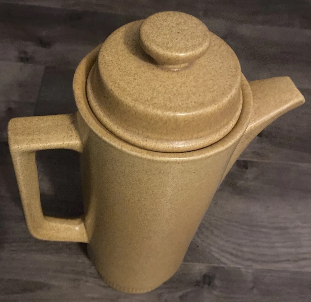 Jug Refrigerator Ceramic Pitcher w Lid Yellow EUC W No Issues