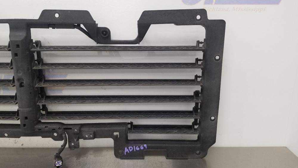 18 GMC YUKON 5.3L AIR SHUTTER