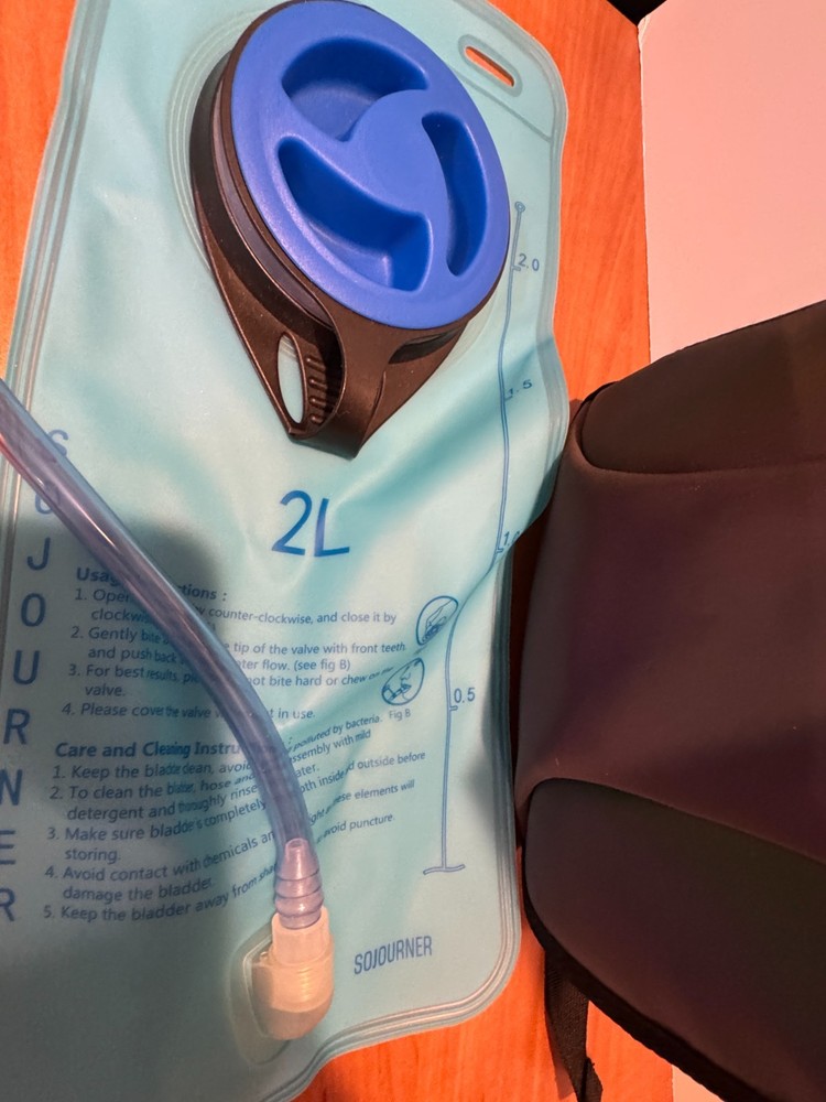 NWT - Sojourner Hydration Water Backpack Hydro Pack - With 2L Hydration