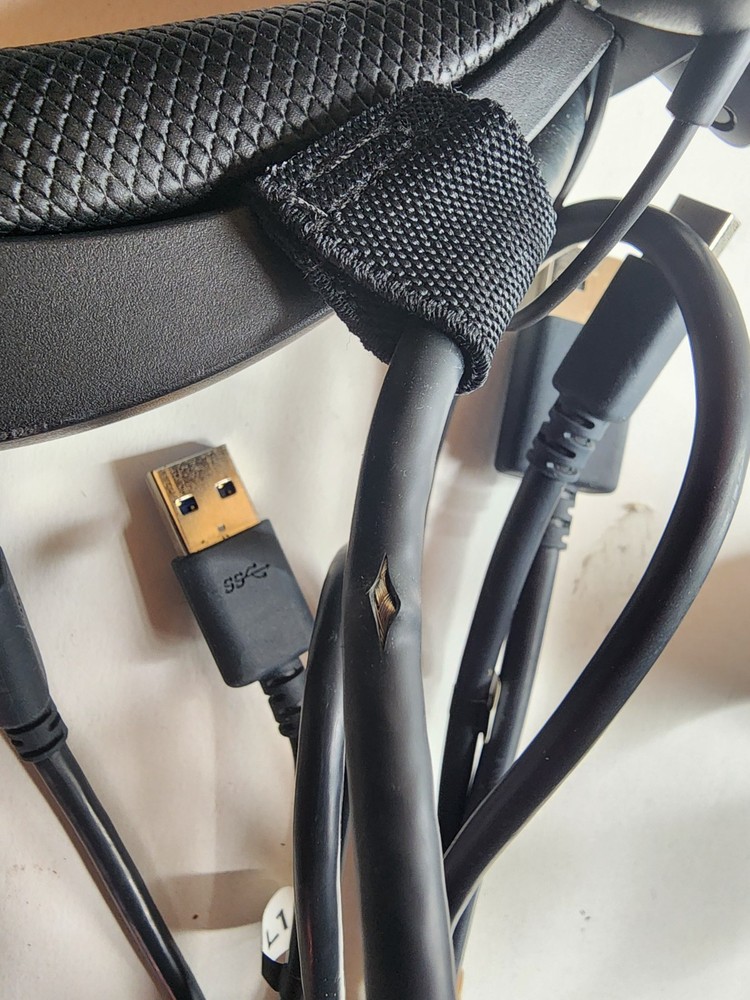 HTC Vive Cosmos Virtual Reality Gaming Headset + Controllers Complete Set