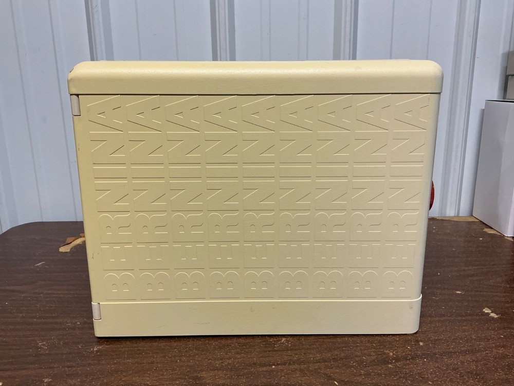 BERNINA NOVA 900 SEWING MACHINE CASE - EXCELLENT