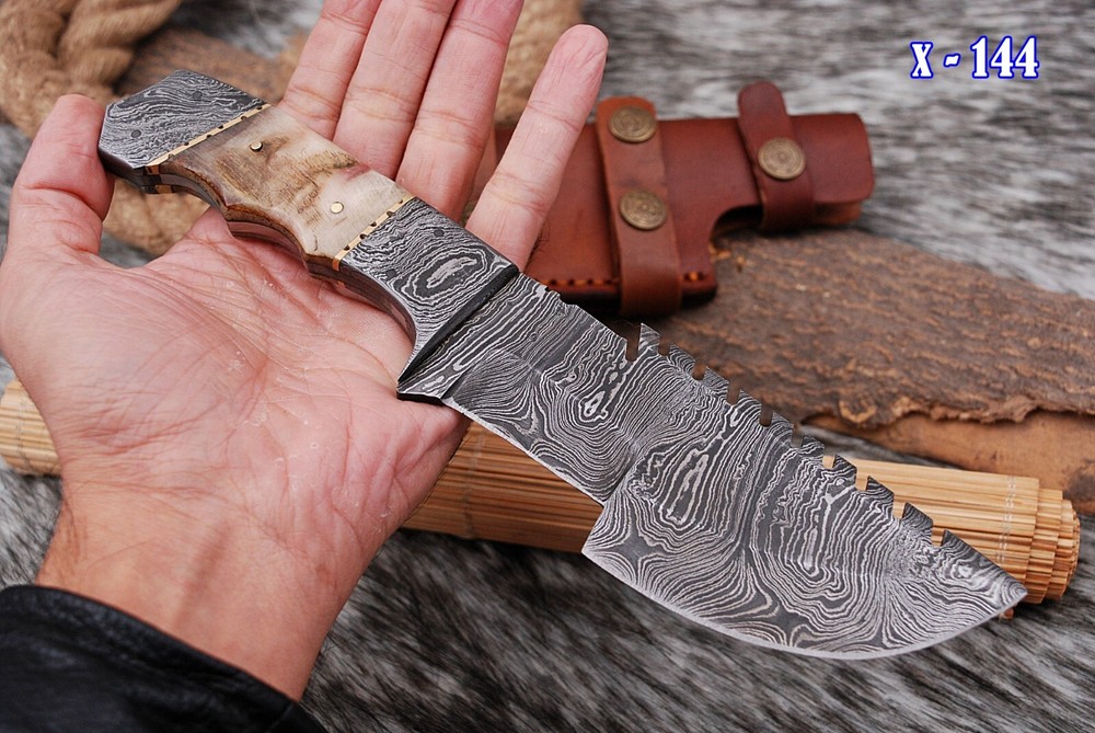 Handmade Damascus Steel fixed blade knife x144